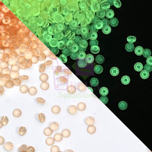 Cargar imagen en el visor de la galería, Glow In The Dark Rhinestones
