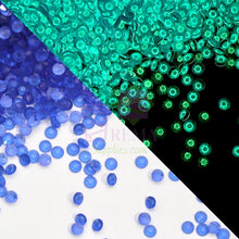 Cargar imagen en el visor de la galería, Glow In The Dark Rhinestones
