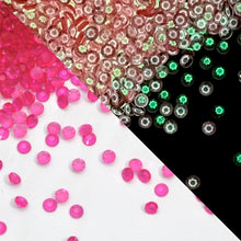 Cargar imagen en el visor de la galería, Glow In The Dark Rhinestones
